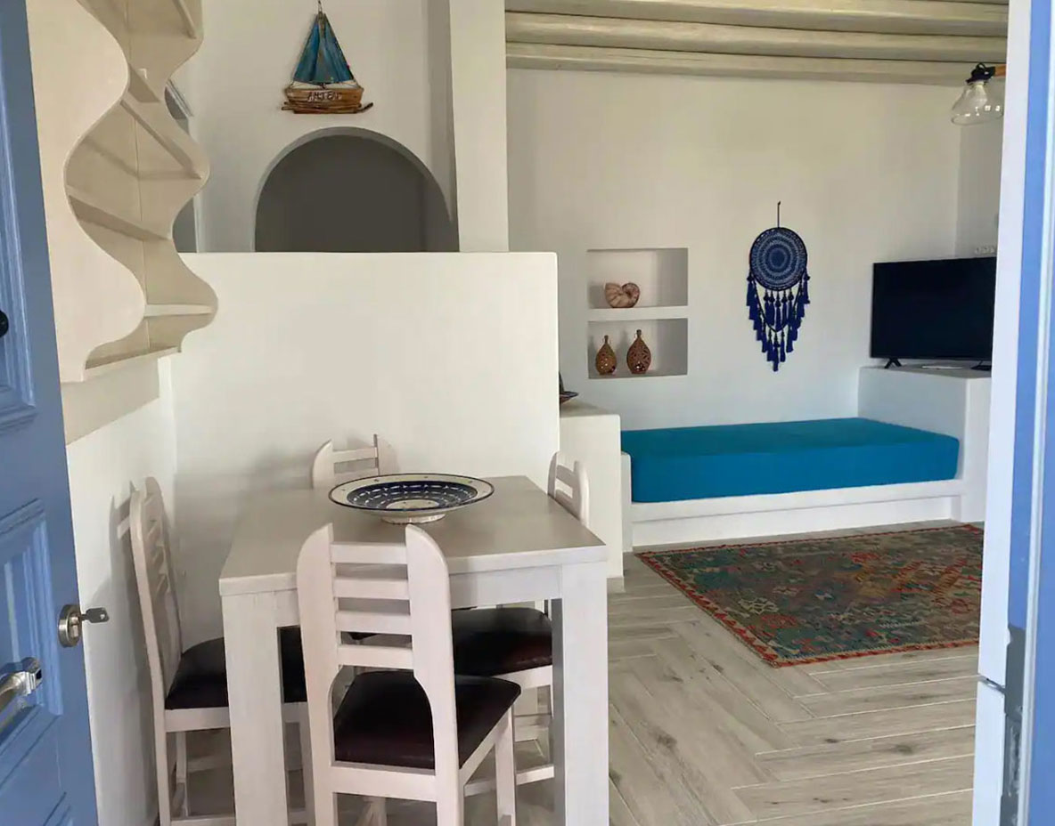 Ambeli house in Folegandros - Moniasma sunset living