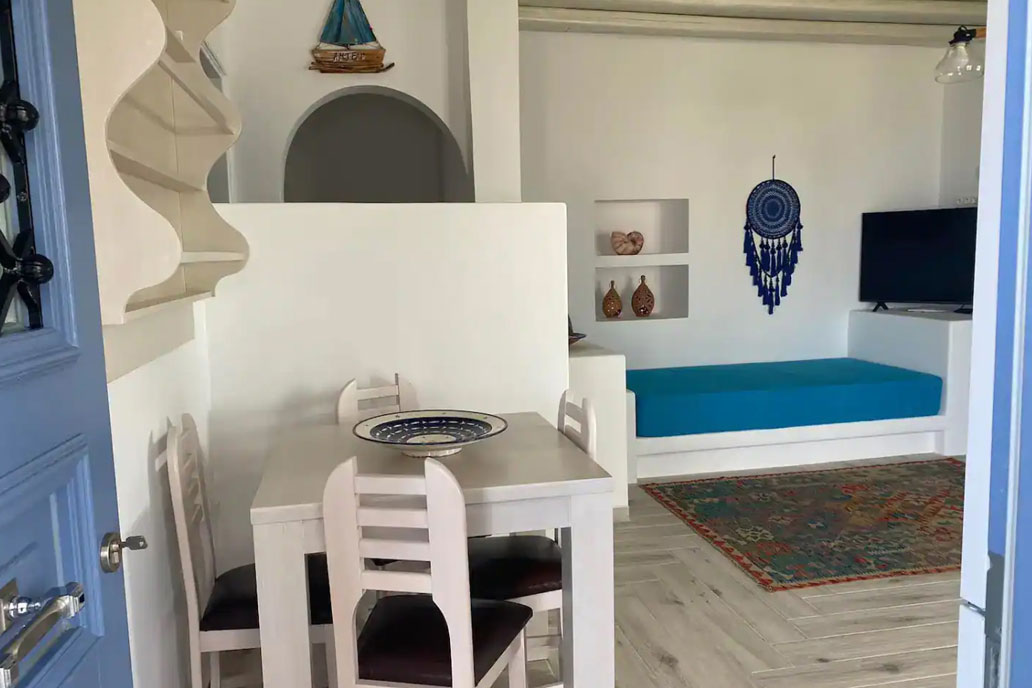 Moniasma Folegandros, Ambeli residence