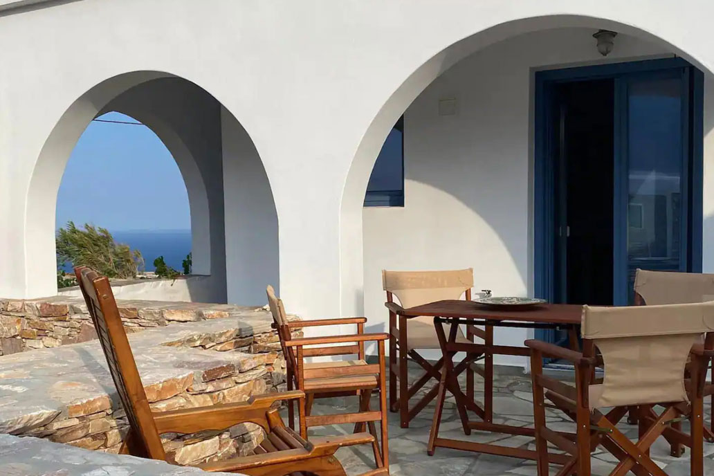 Moniasma Folegandros, Ambeli residence