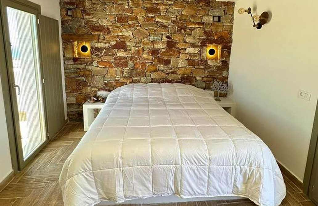 Moniasma Folegandros, Stay at Lygaria house