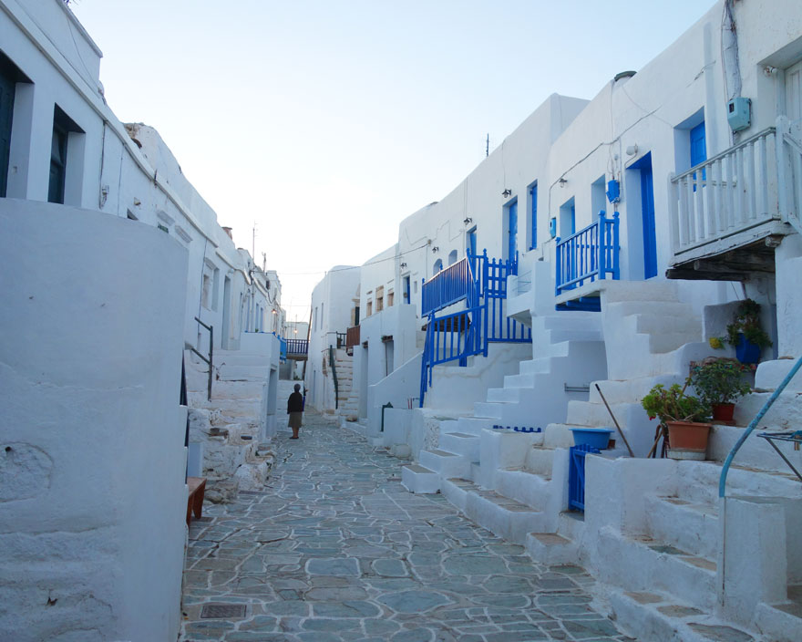 Strolling around the Kastro of Folegandros
